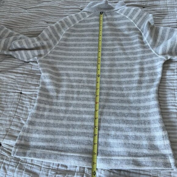 Mountain Hardwear Wool Blend Ski Sweater Base Layer Warm Cozy Striped Women’s M - Picture 11 of 11